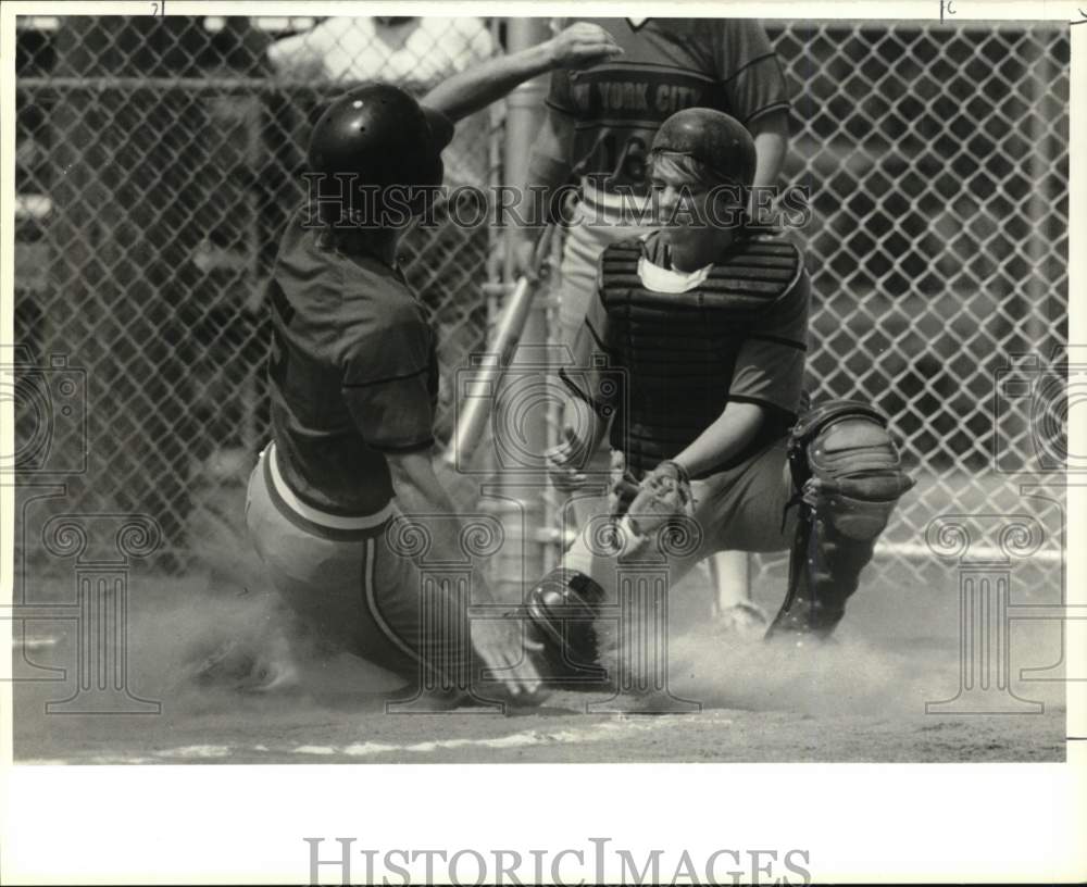 1988 Press Photo NYC softball player Terry Handler slides into home -she was out- Historic Images