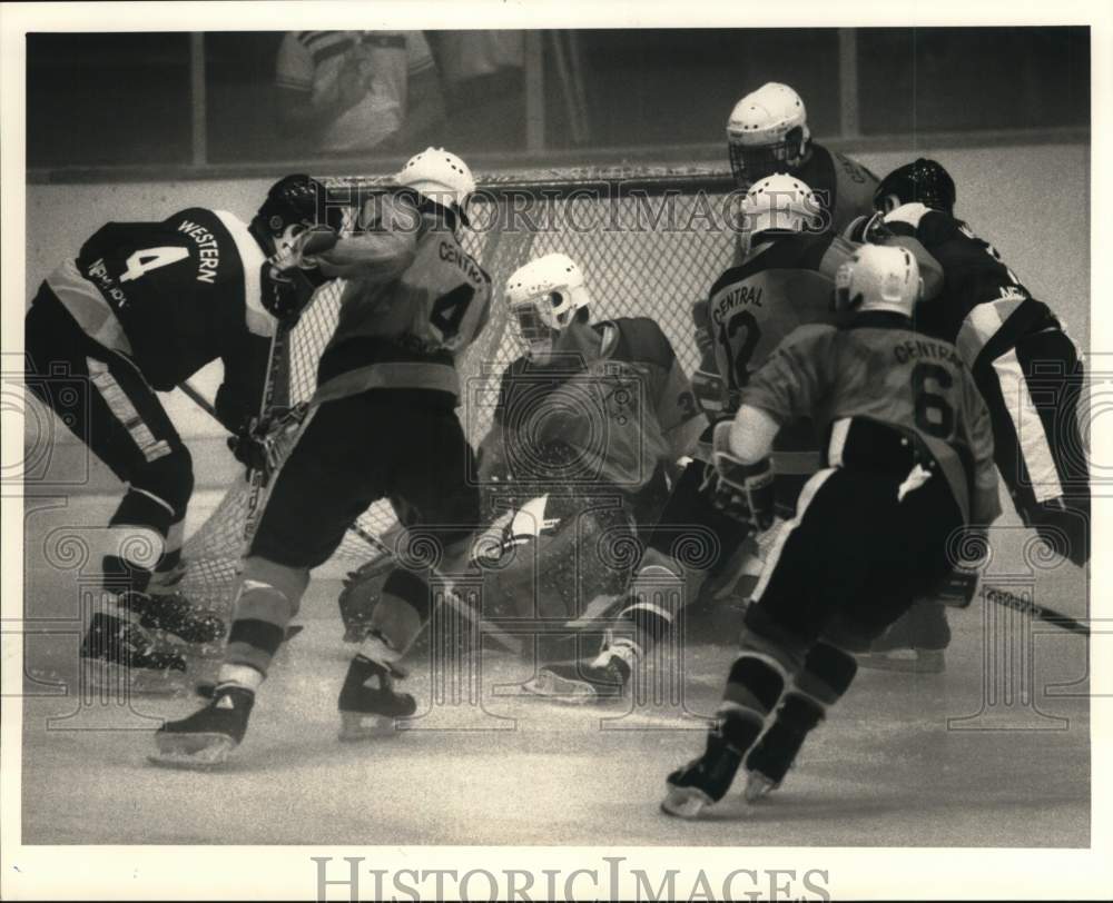 1988 Press Photo Central and Western region hockey players battles around goal- Historic Images