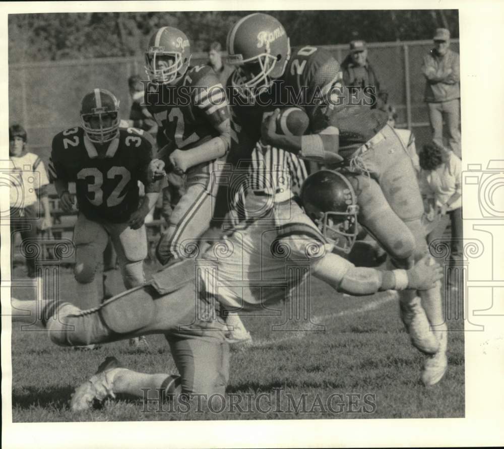 1985 Press Photo Jamesville-Dewitt football running back Sean Kearse is tackled- Historic Images