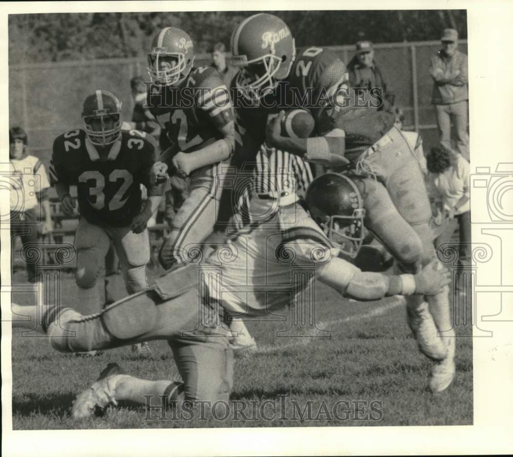 1985 Press Photo Jamesville-Dewitt football running back Sean Kearse is tackled- Historic Images