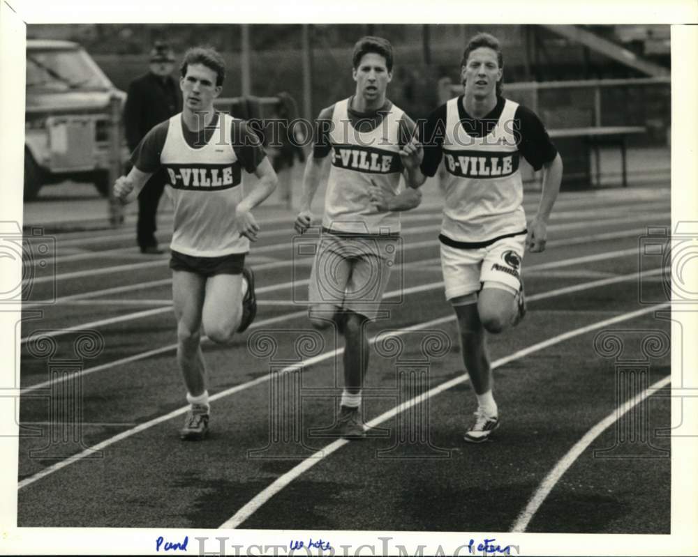 Press Photo Baldwinsville track athletes Don Pond, Tim White & Mike Peters run- Historic Images