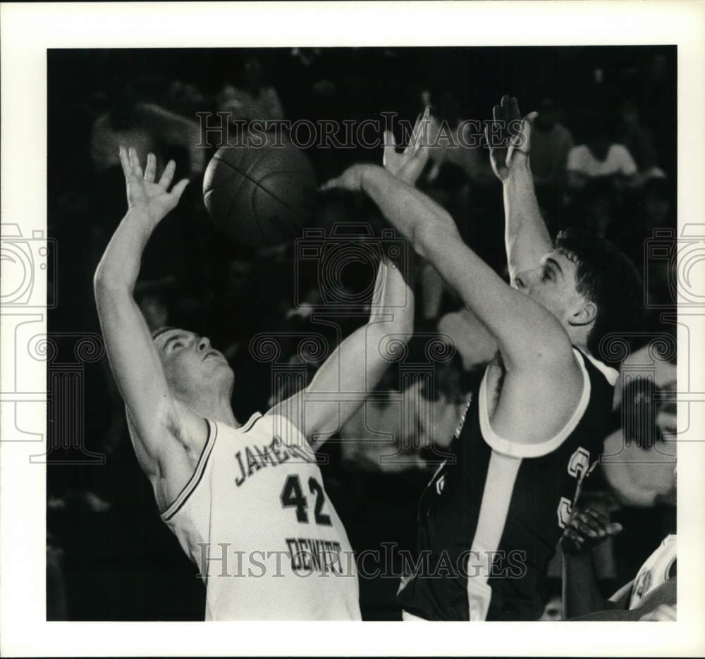 1990 Press Photo Matt Wells &amp; Derrik Martin in Jamesville-DeWitt Basketball Game- Historic Images