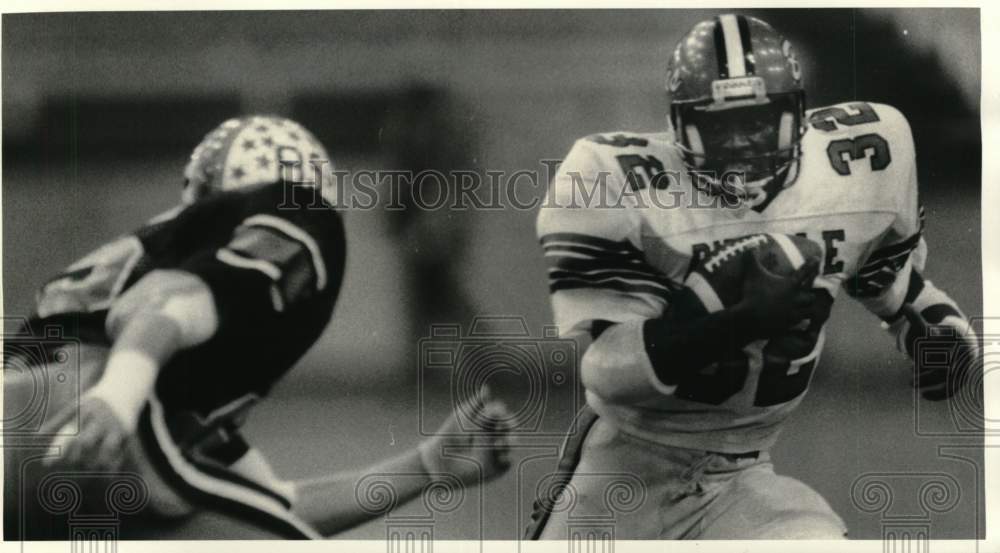 1987 Press Photo Football Action During Baldwinsville Versus Liverpool Game- Historic Images