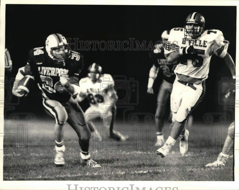 1987 Press Photo Liverpool Football Player Jeff Ross with Chris Wener in Game- Historic Images