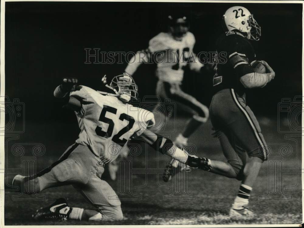 1987 Press Photo Mike Lovecchio intercepts with Mark Romeo in Football Game- Historic Images