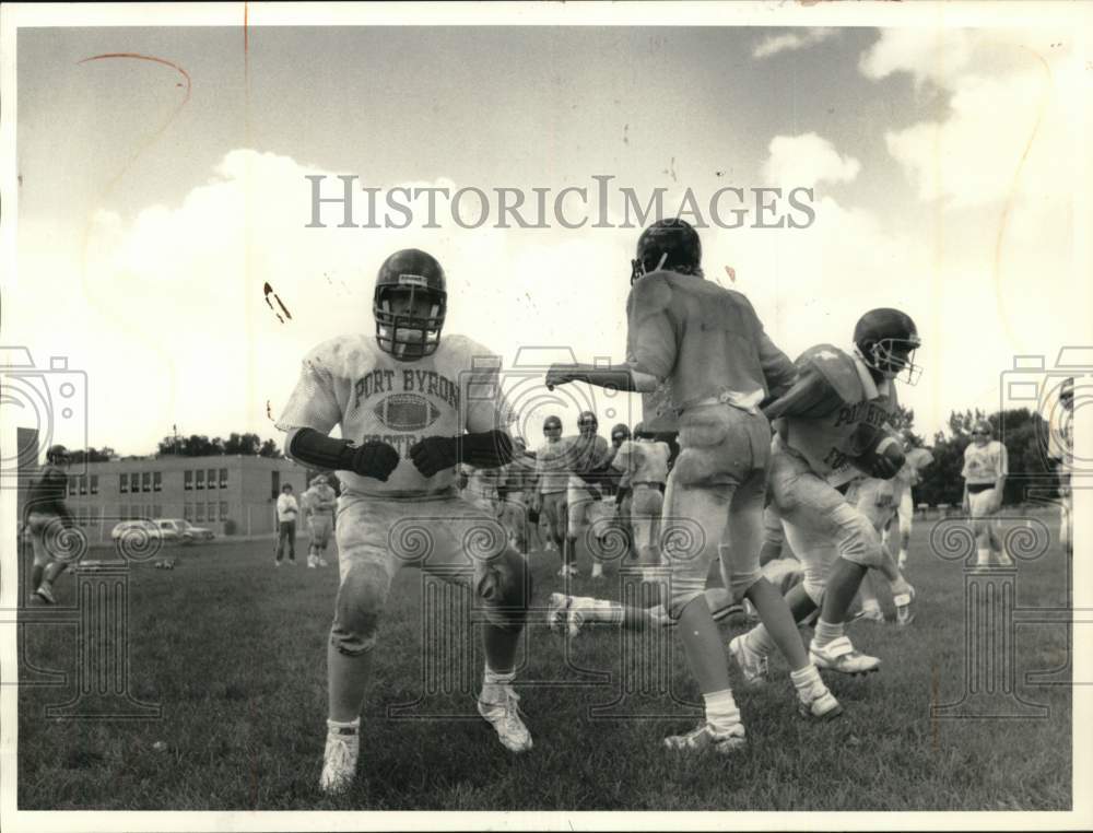 Press Photo Port Byron Football Player Chuck Herman simulating block at Practice- Historic Images