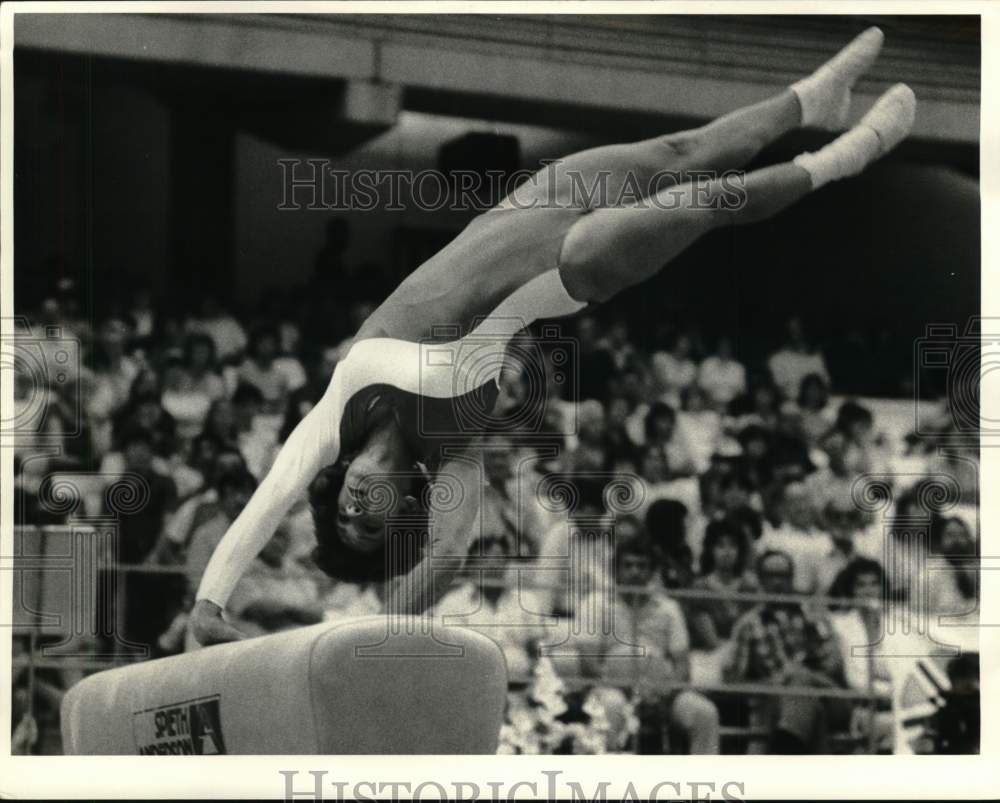 1984 Press Photo Long Island gymnast Jolaine Lazazzaro leaps over vault at ESG- Historic Images