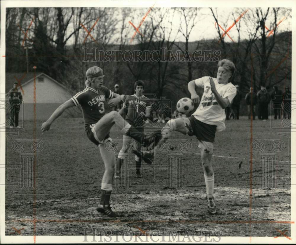 Press Photo Soccer Player Wayne Stetson in Match with Opponent - sys08033- Historic Images