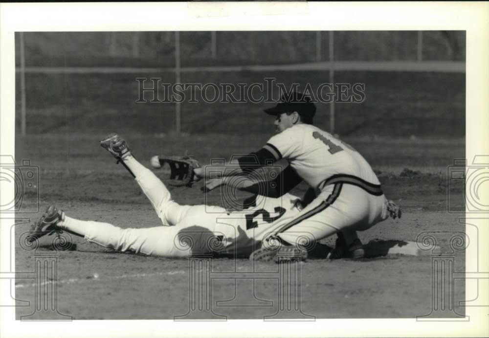 1990 Press Photo Matt McFee and Mike Zappala at Sunnycrest Park Baseball Game- Historic Images