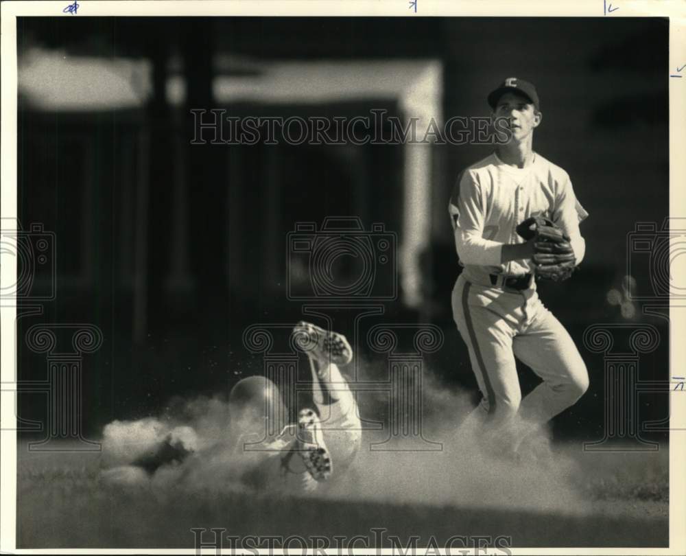 1988 Press Photo Roger Young steals base in Liverpool Baseball Game, New York- Historic Images