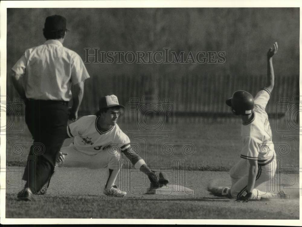 1986 Press Photo Paul Komanecky at Cicero-North Syracuse Baseball Game- Historic Images