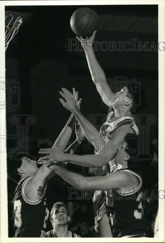 1990 Press Photo LeMoyne College Basketball Players at Game - sys08230- Historic Images