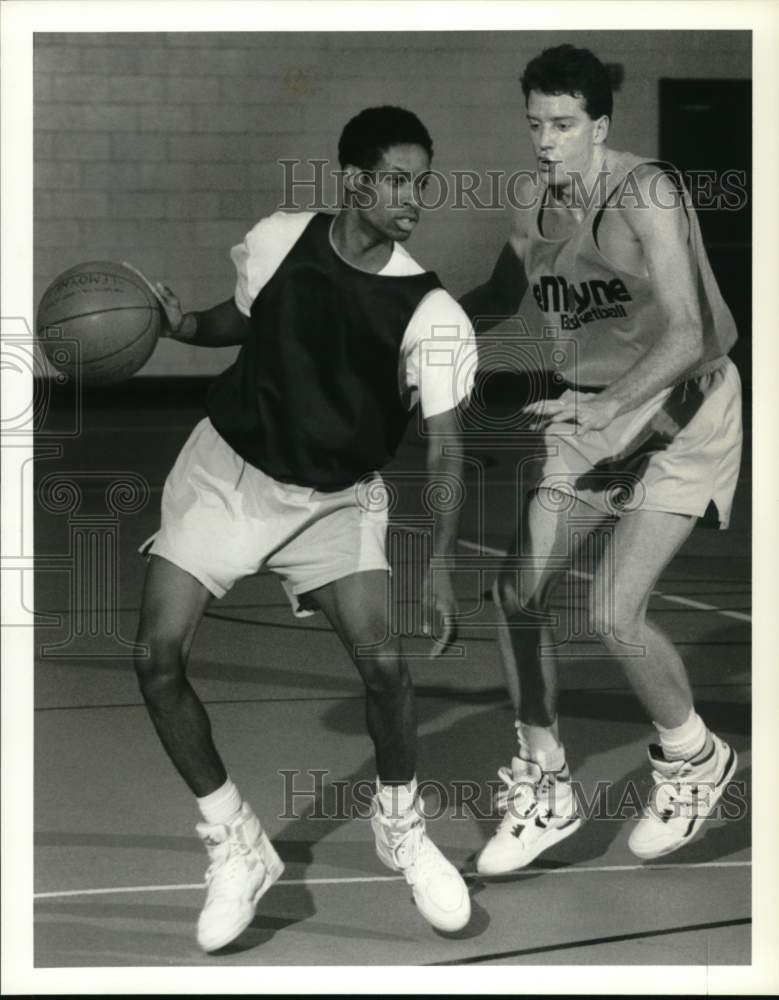 1990 Press Photo Tom Herhusky, Andre Dearing during LeMoyne Basketball Practice- Historic Images