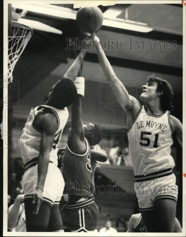 1985 Press Photo LaVelle White and Bill Smolinski in LeMoyne Basketball Game- Historic Images