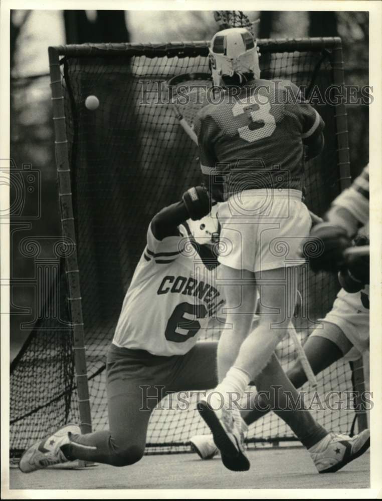 1986 Press Photo Gordon Maples scores on Goalie Paul Schimoler in Lacrosse Game- Historic Images