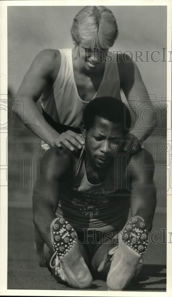 1987 Press Photo Scott Grants helping Sam Hall with stretching before Running- Historic Images