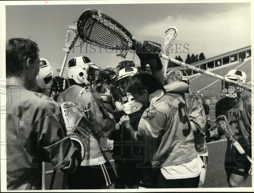 1989 Press Photo The Central lacrosse team celebrates their gold medal ESG win- Historic Images