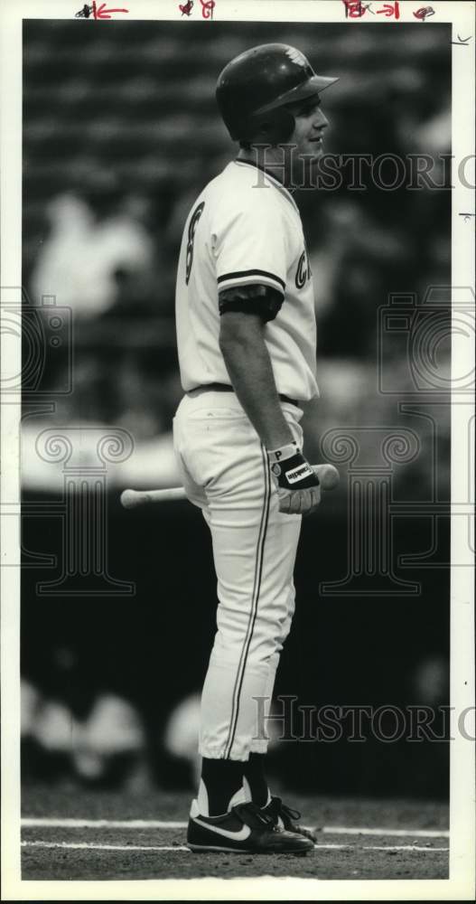 1989 Press Photo Syracuse Chiefs baseball player Stu Pederson reacts to strike- Historic Images