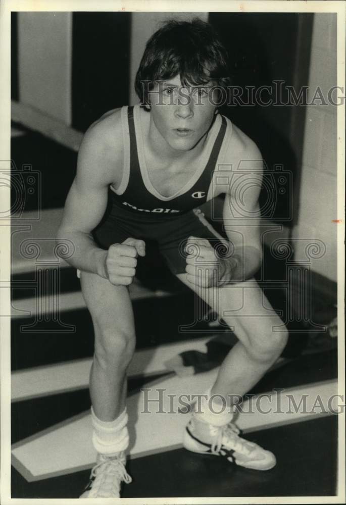 Press Photo Madison wrestler Kurt Peavey strikes a pose before match - sys08647- Historic Images