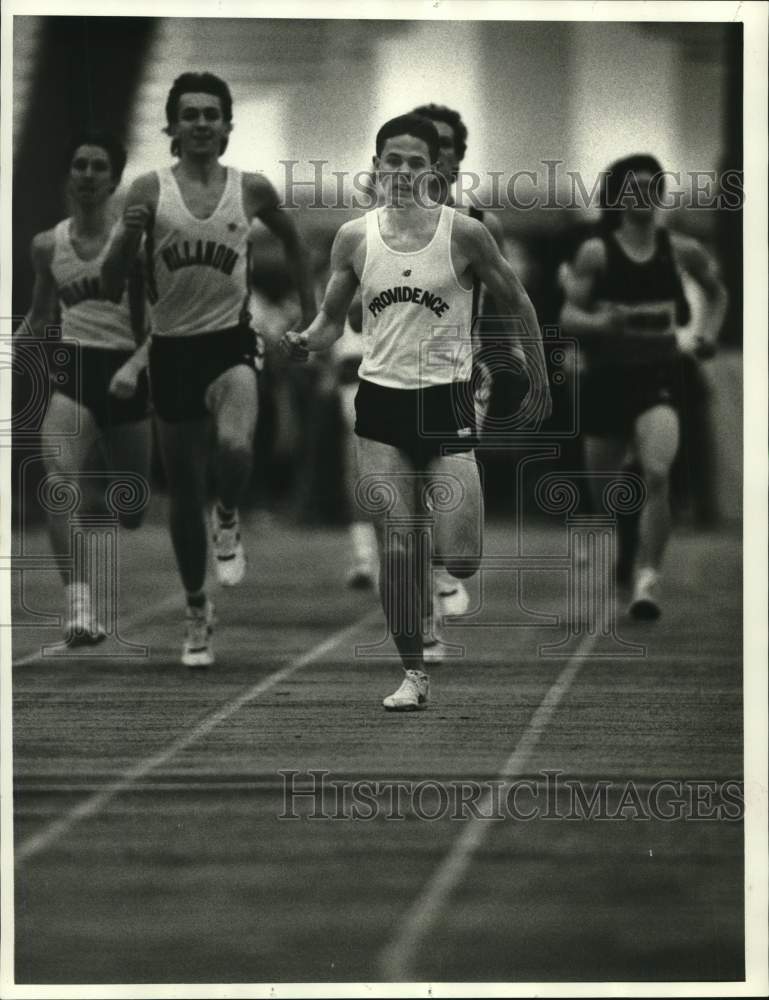 1988 Press Photo Providence track athlete John Evans leads race in Carrier Dome- Historic Images