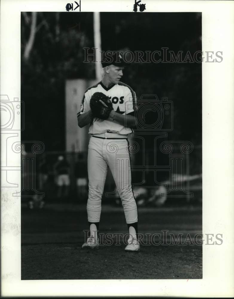 1989 Press Photo Astros baseball pitcher Art Emm waits to throw from the mound- Historic Images