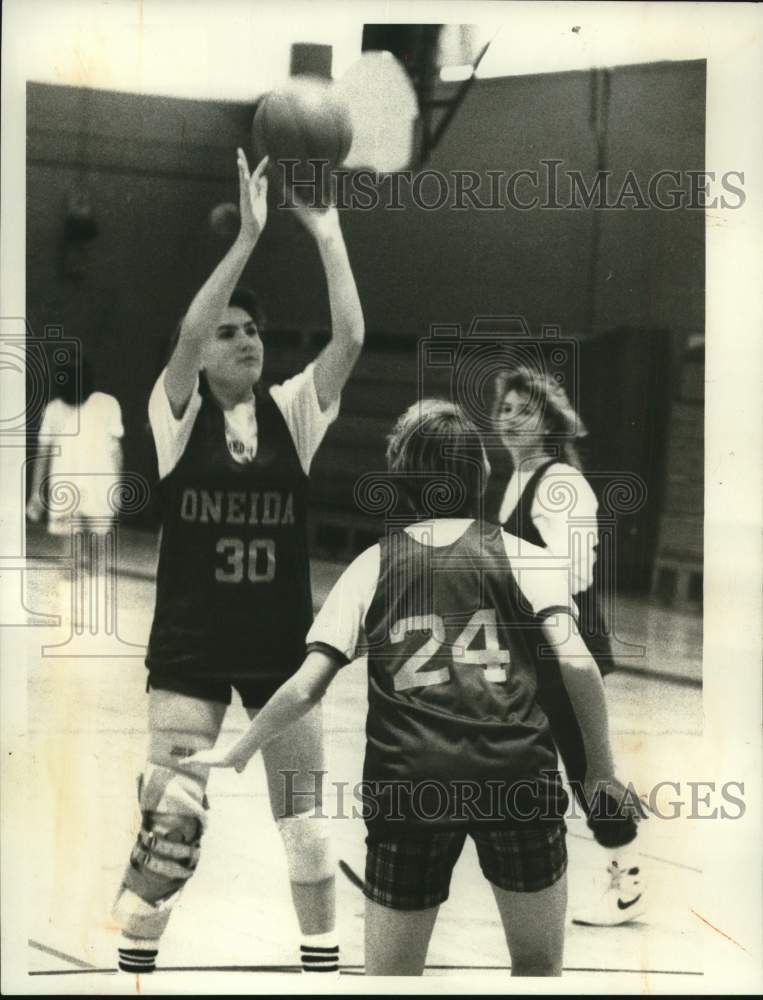 Press Photo Oneida girls basketball player Alison Erion #30 shoots in practice- Historic Images