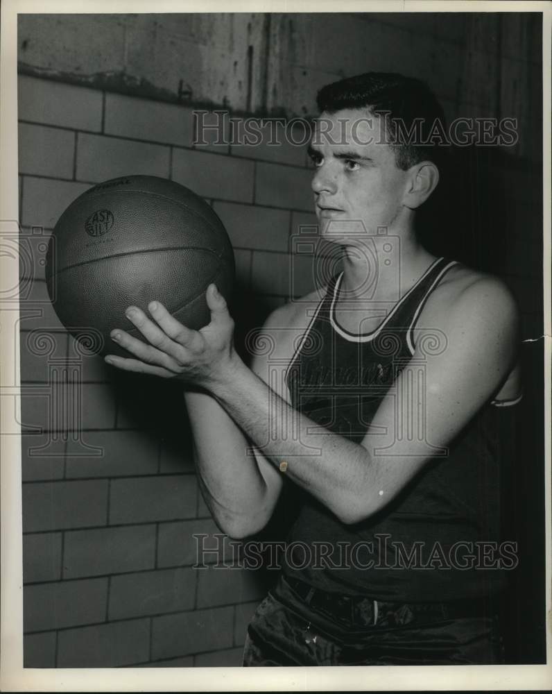 1963 Press Photo Syracuse University basketball player Stan Evans shoots ball- Historic Images
