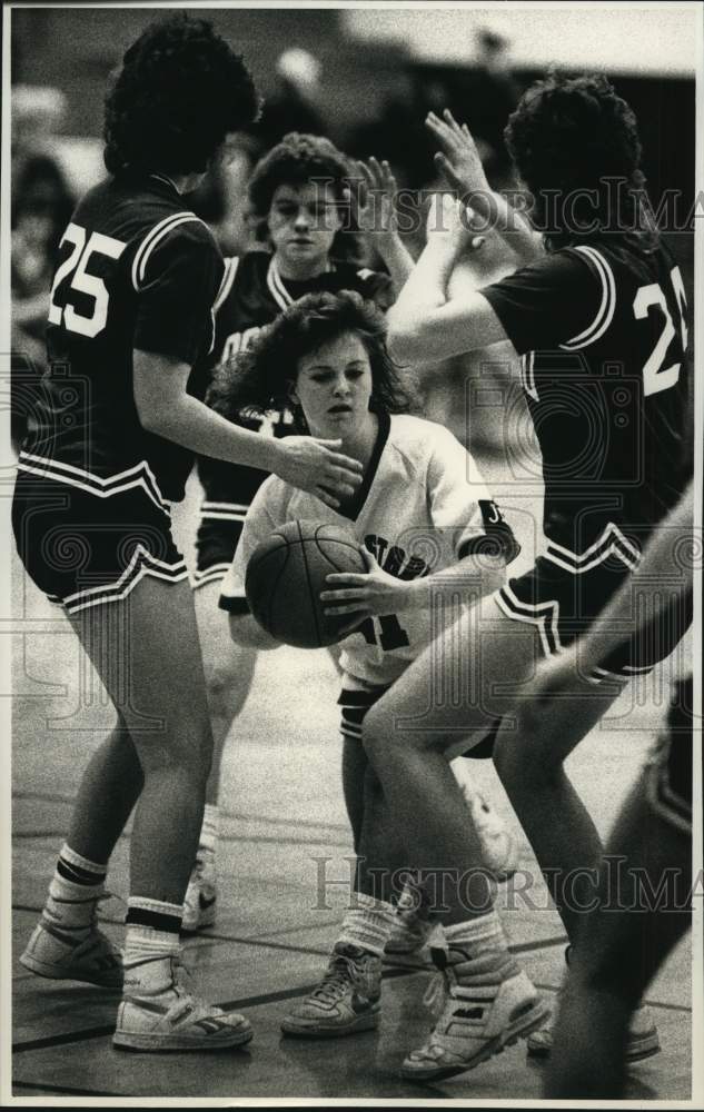 1989 Press Photo Cicero North Syracuse basketball player Kim Muller holds ball- Historic Images