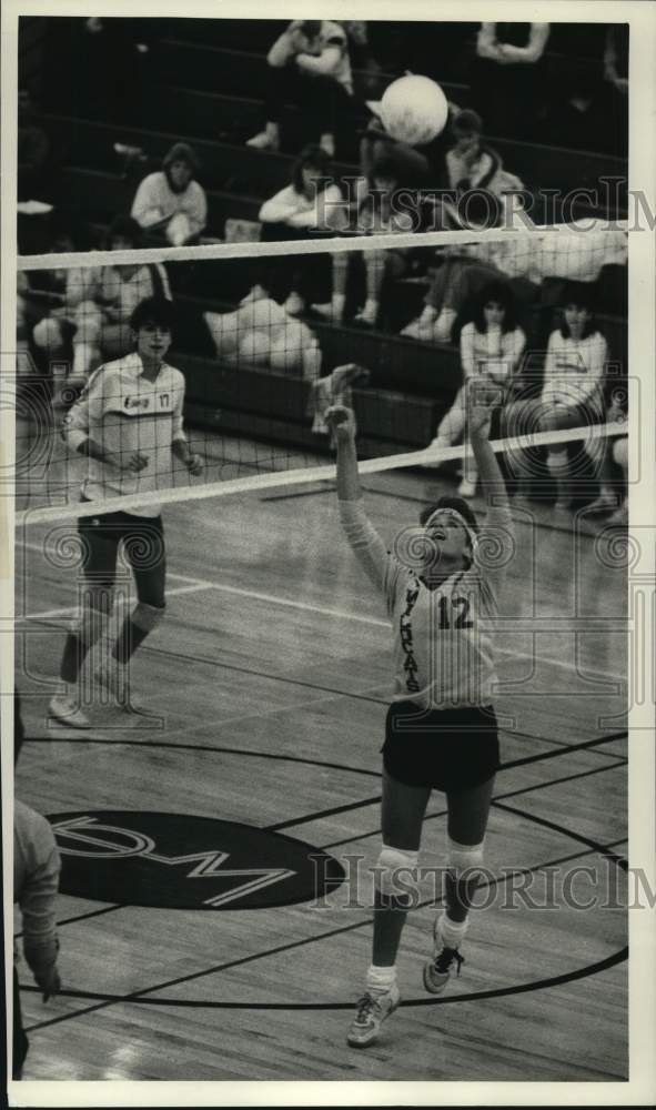 1987 Press Photo West Genesee volleyball player Aimee Carr #12 sets up shot- Historic Images