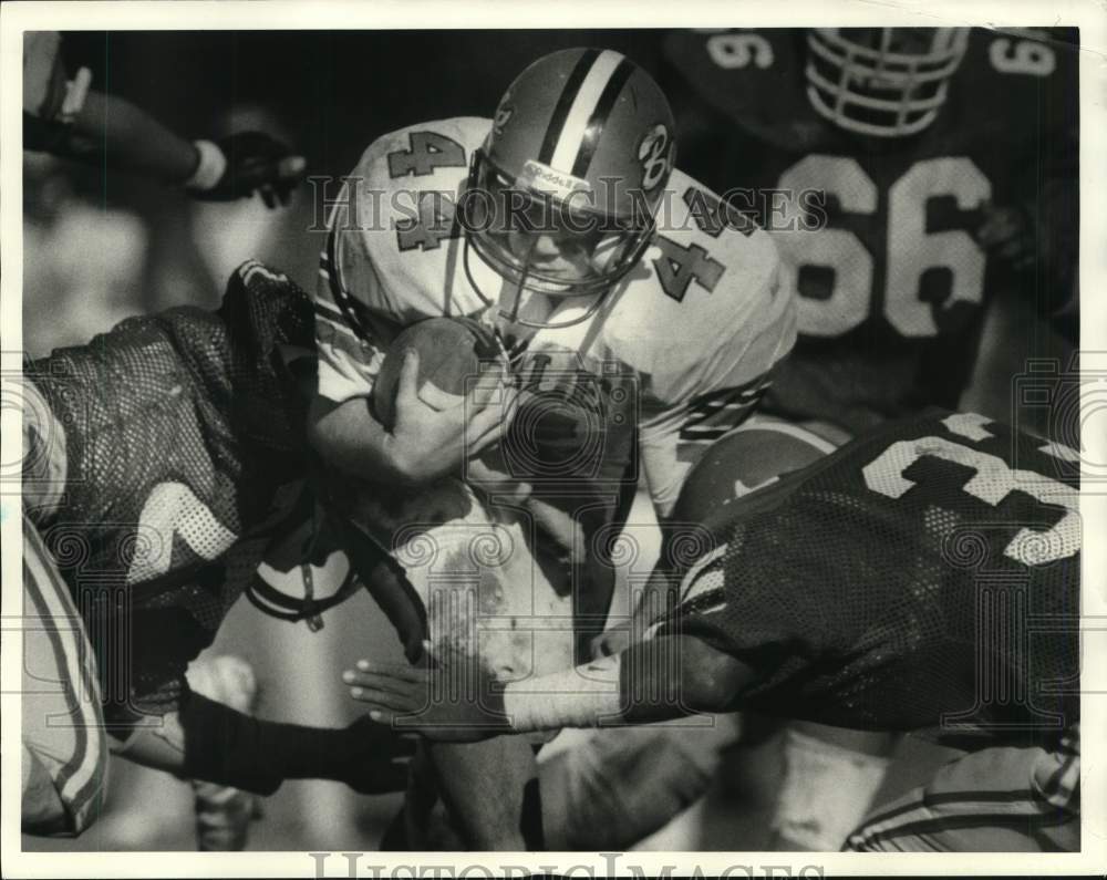 1986 Press Photo Baldwinsville football player Matt Virginia plows thru tackles- Historic Images