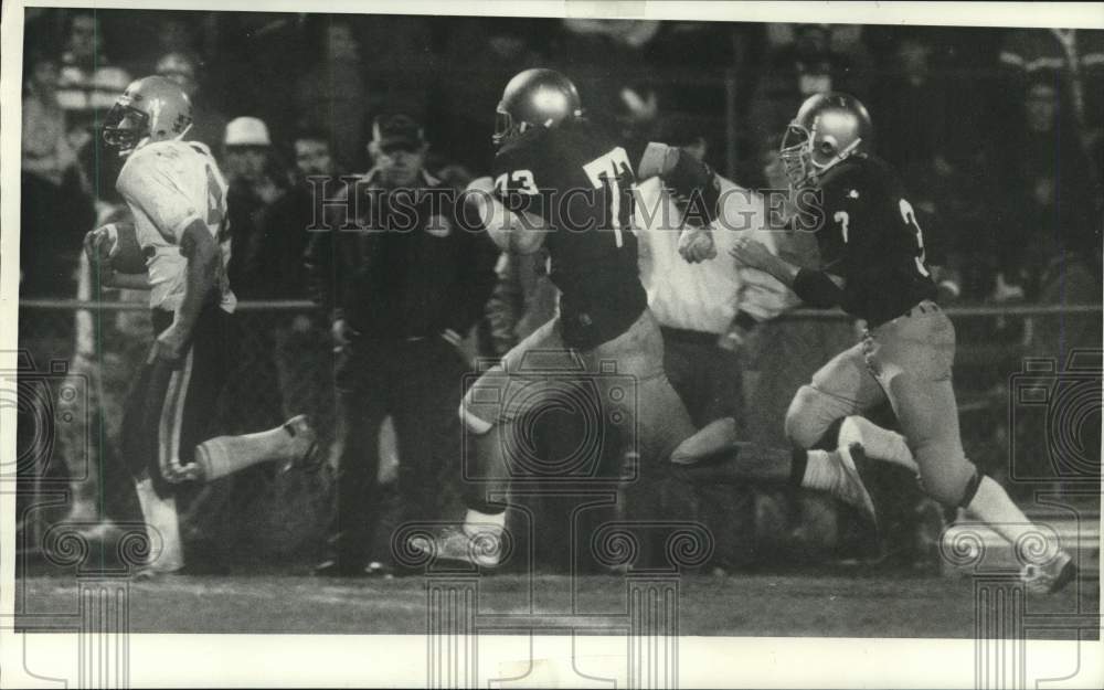 1985 Press Photo Rome Free Academy football player Mike Dominic runs for a TD- Historic Images