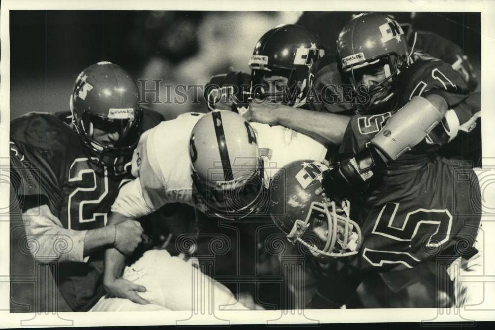 1986 Press Photo Cicero North Syracuse football defenders gang tackle D Stirpe- Historic Images