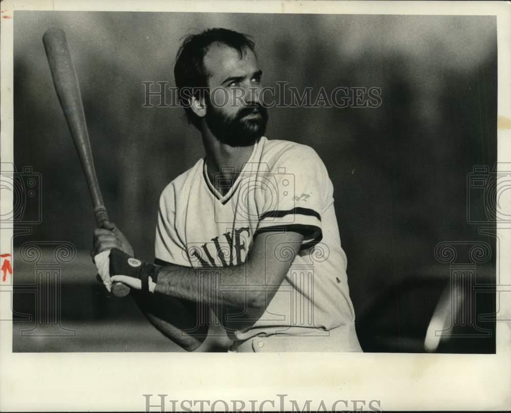 1982 Press Photo Baseball shortstop John Ditch takes batting practice- Historic Images