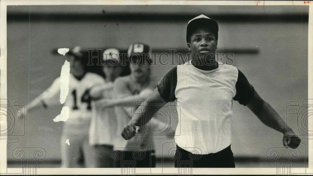 1984 Press Photo Baseball player Jovan Edwards loosens up during practice- Historic Images