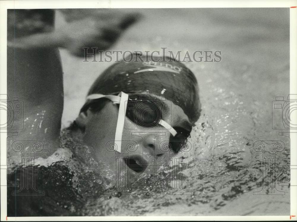 1990 Press Photo Close-up of swimmer Suzie Rose as she takes a breath in meet- Historic Images