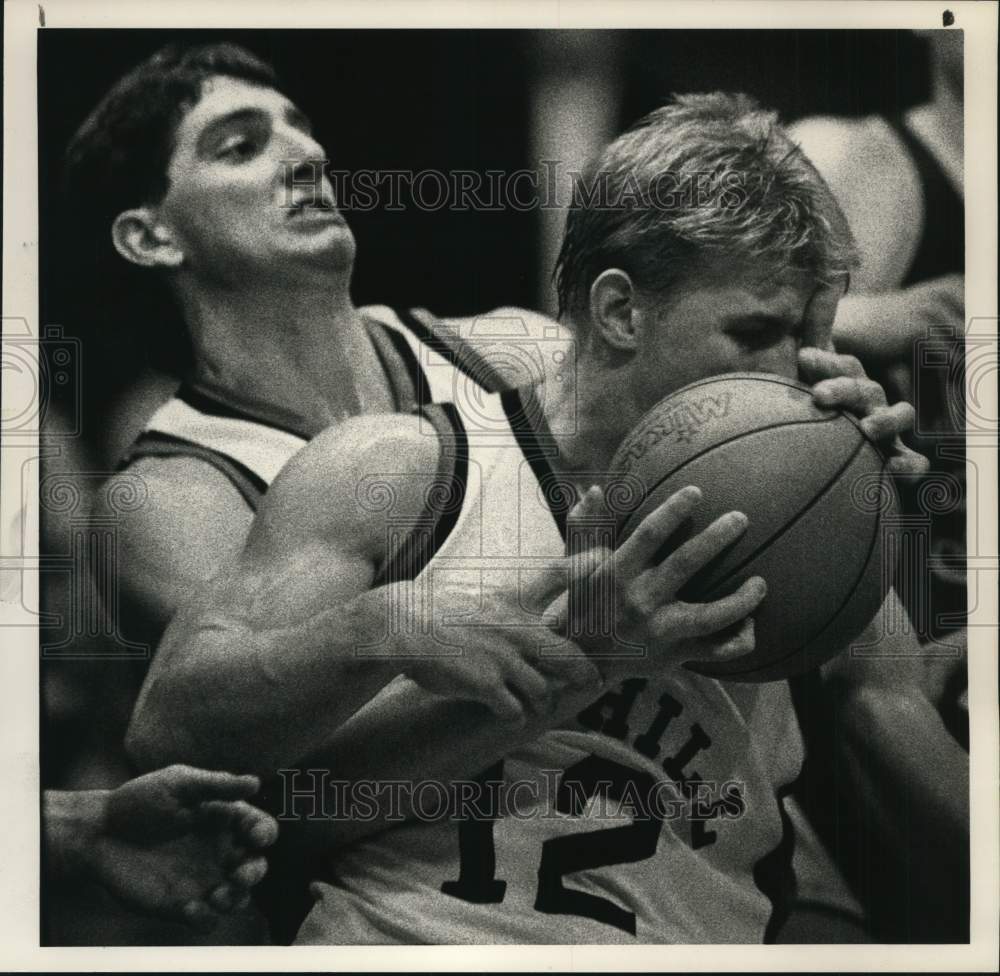 1989 Press Photo Westill basketball player Tim Allen & Eric Butler grab rebound- Historic Images