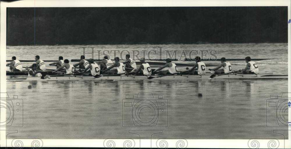 1988 Press Photo Cornell Varsity 8 Crew in the last 100 yards on Onondaga Lake- Historic Images