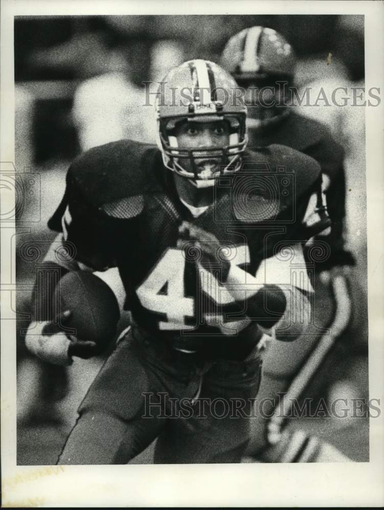 1983 Press Photo Syracuse University football tailback Jaime Covington runs- Historic Images