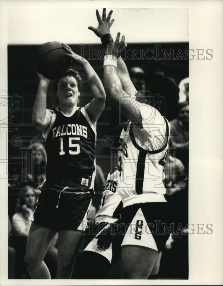 1989 Press Photo Onondaga Central School basketball player Jason Kelly blocks- Historic Images