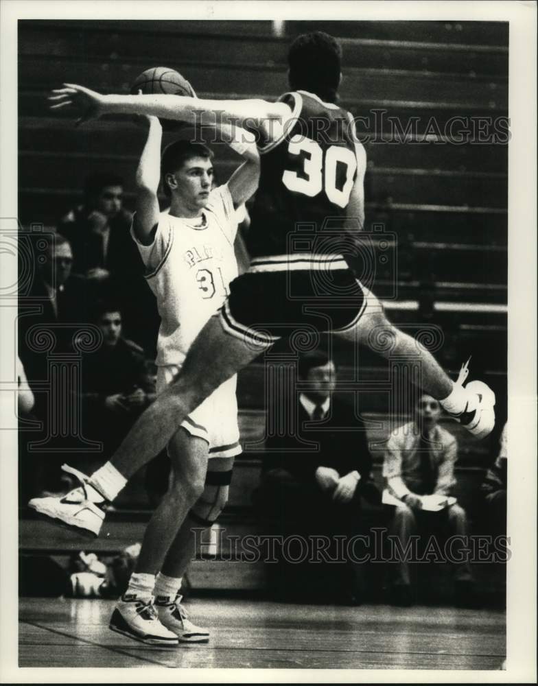 1989 Press Photo CBA basketball player Shawn Jones tries to block pass- Historic Images