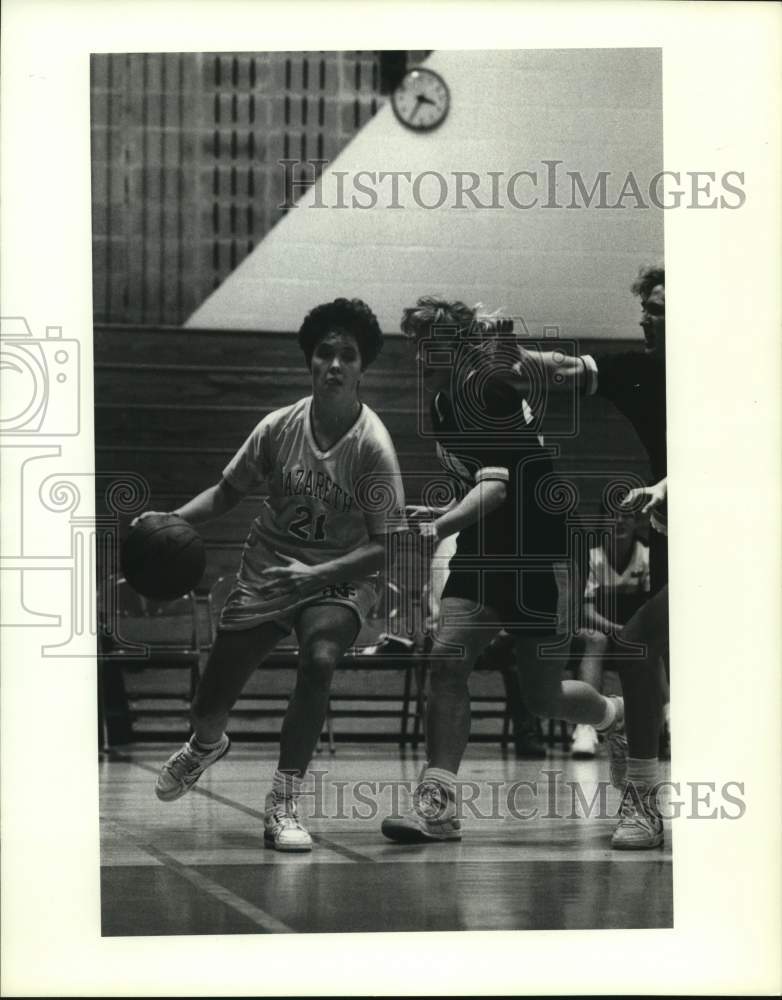 1989 Press Photo Nazareth women&#39;s basketball player Shannon Dwyer dribbles ball- Historic Images