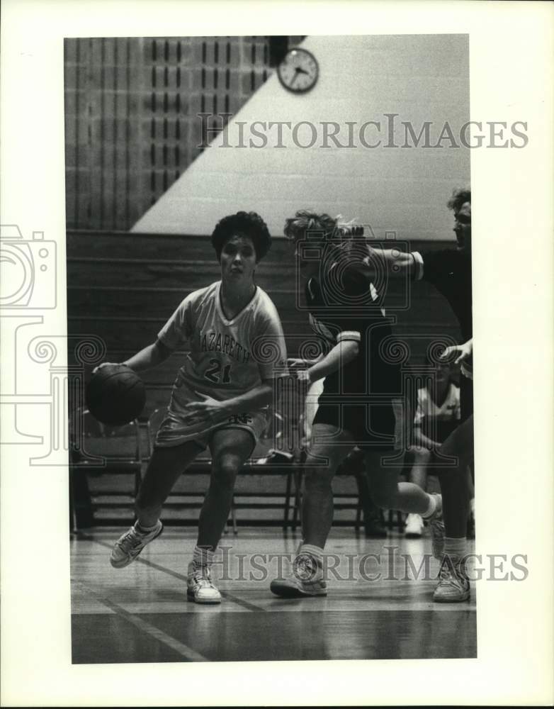1989 Press Photo Nazareth women's basketball player Shannon Dwyer dribbles ball- Historic Images