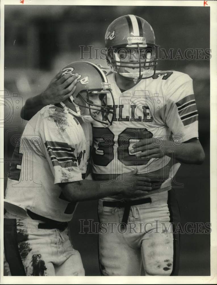 1986 Press Photo Baldwinsville football players Virginia &amp; Kramer hug after TD- Historic Images