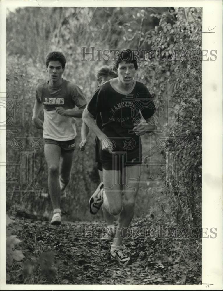 1984 Press Photo Skaneateles cross country runner Roger Bragg leads runners- Historic Images