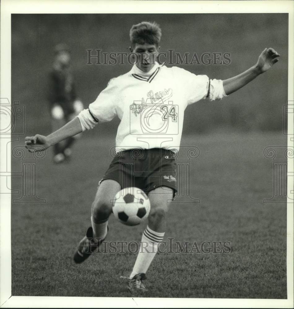 Press Photo Jamesville Dewitt soccer player Dennis Ehrich kicks ball against CBA- Historic Images