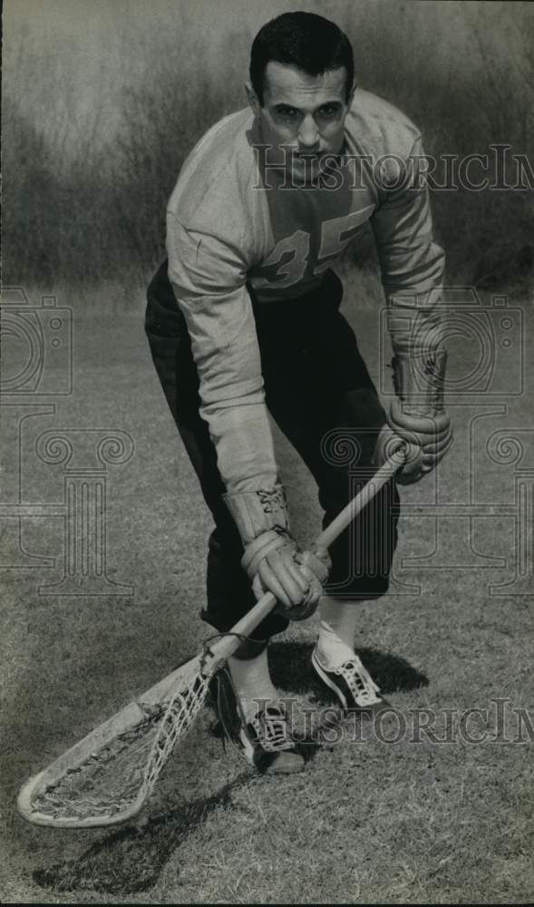 1962 Press Photo Syracuse U lacrosse midfielder Gary Fallon holds racquet- Historic Images