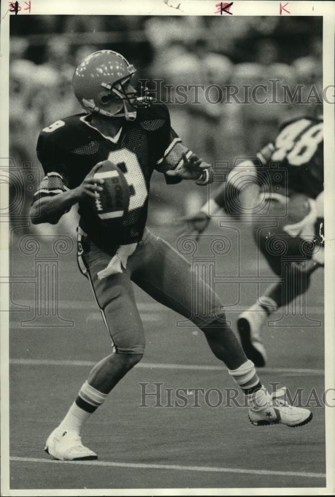 1985 Press Photo Syracuse U football quarterback Don McPherson sets to throw- Historic Images