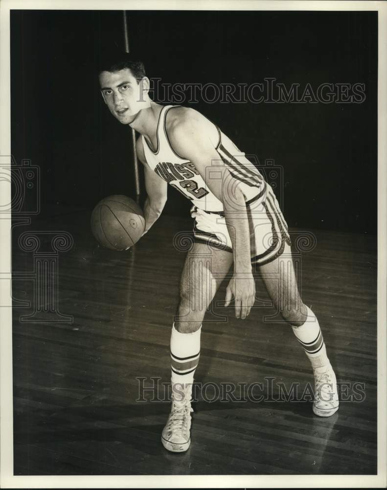 1969 Press Photo Syracuse University basketball player Tim Mantho dribbles ball- Historic Images