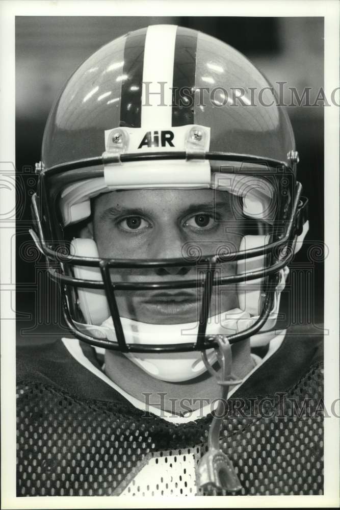 1990 Press Photo Close-up of Syracuse U football kicker John Biskup with helmet- Historic Images