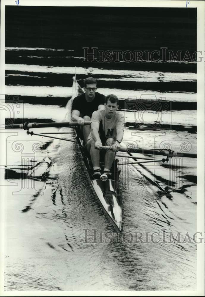 1989 Press Photo Navy crew team rowers Randy Wright and Dan Brunk at IRA Regatta- Historic Images